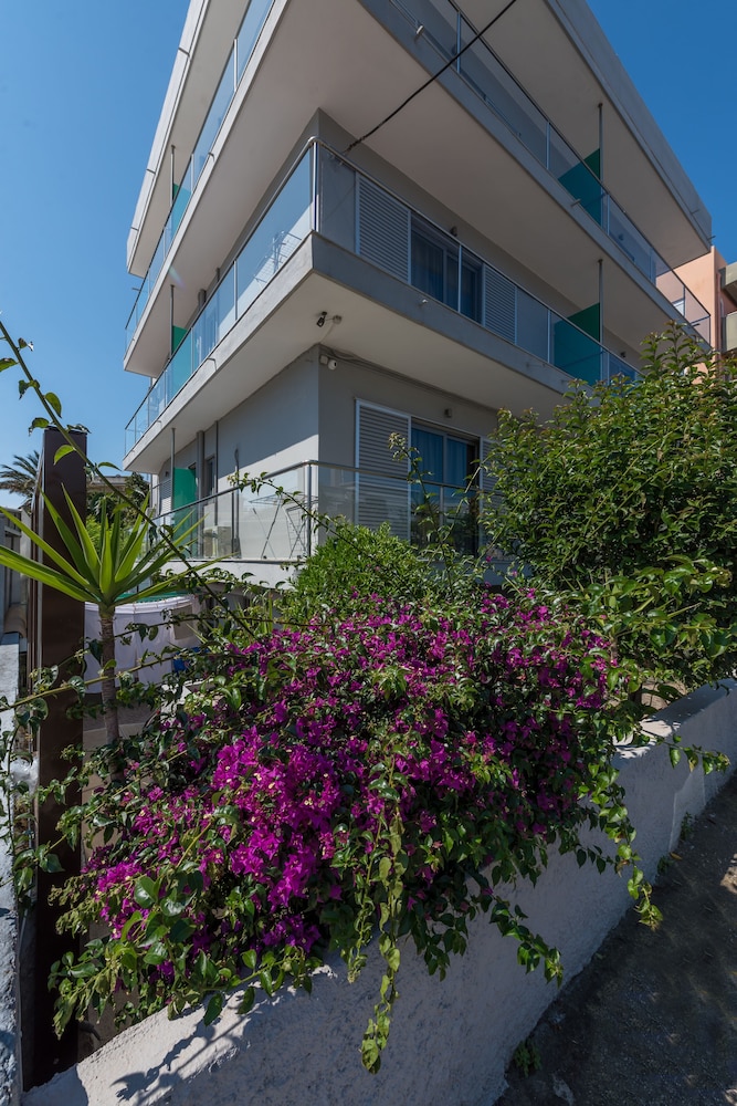 7 Palms Hotel Apartments 42/49