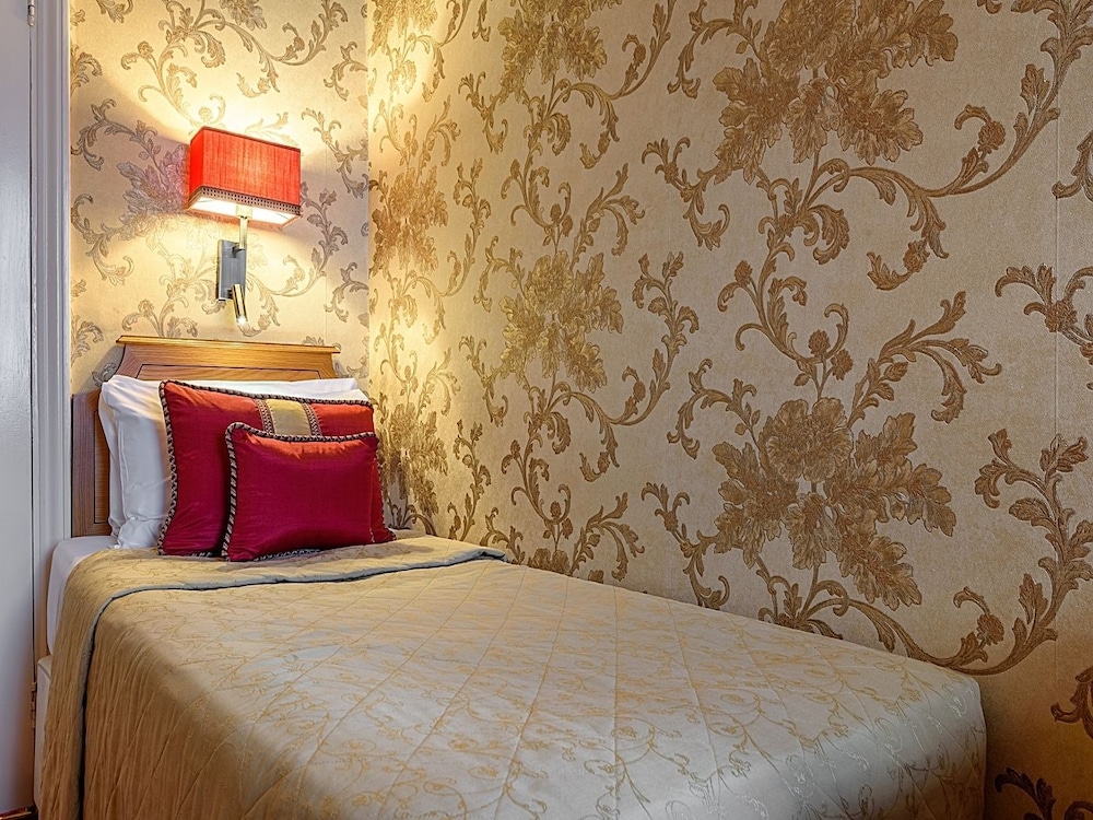 Montana Hotel London 7/50
