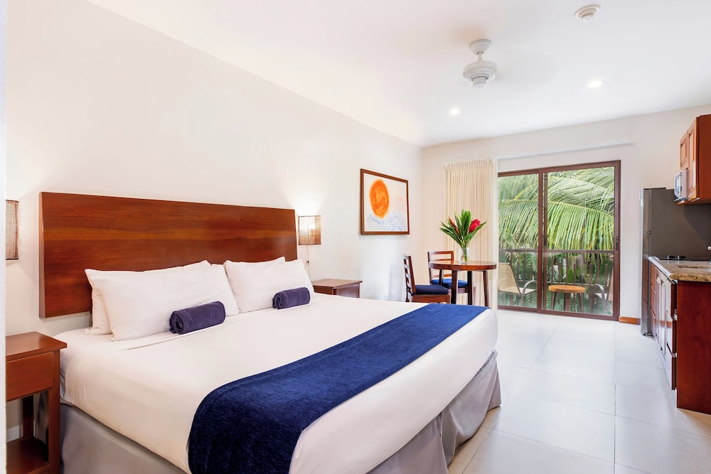 The Coast Beachfront Hotel 15/50