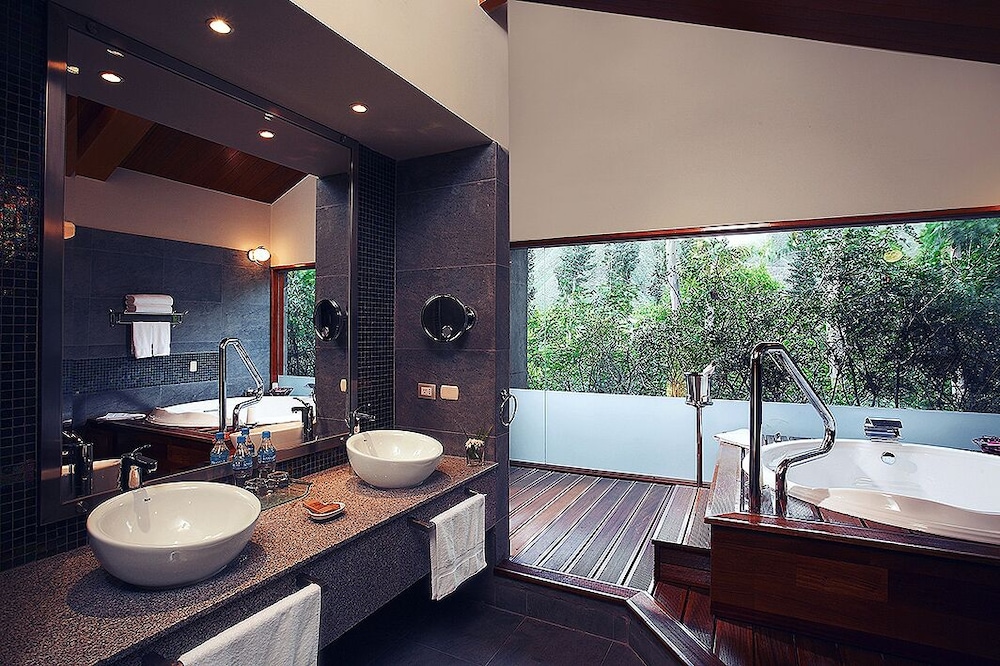 Serenity, Suite, King Bed, River View
