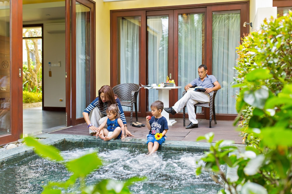 swimming pool spa