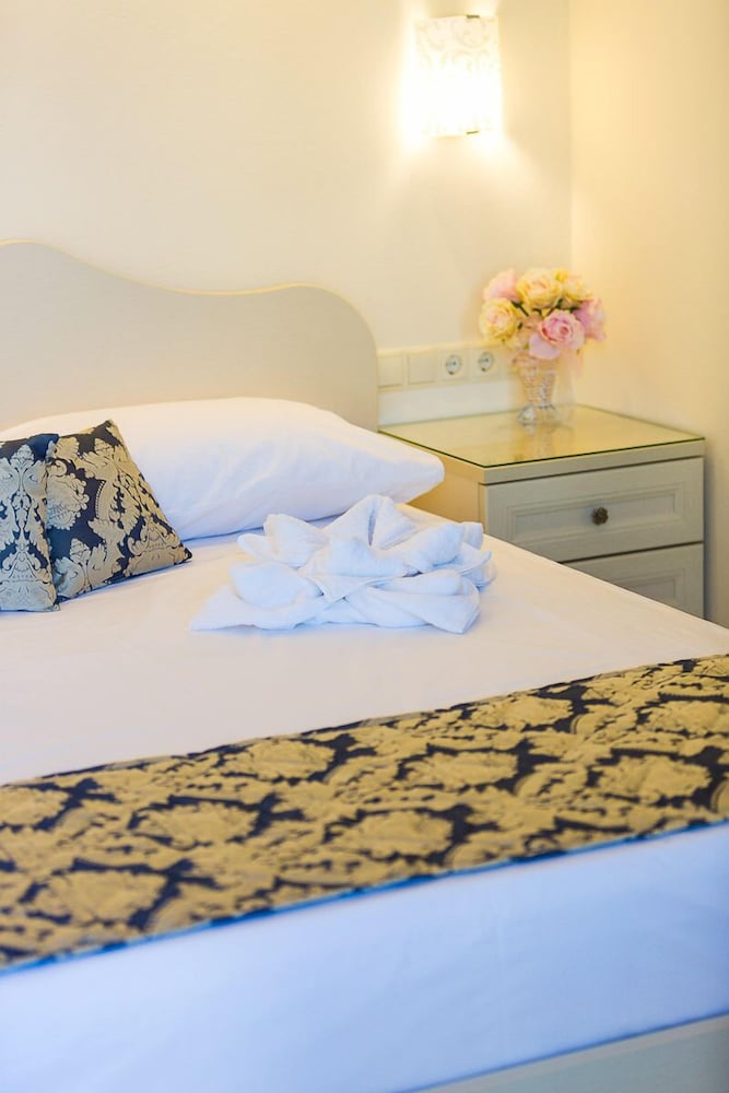 Polyxenia Boutique Hotel 30/50
