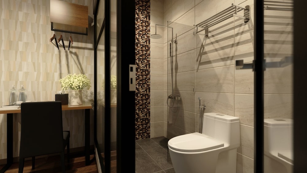 The Square Hotel 58/62