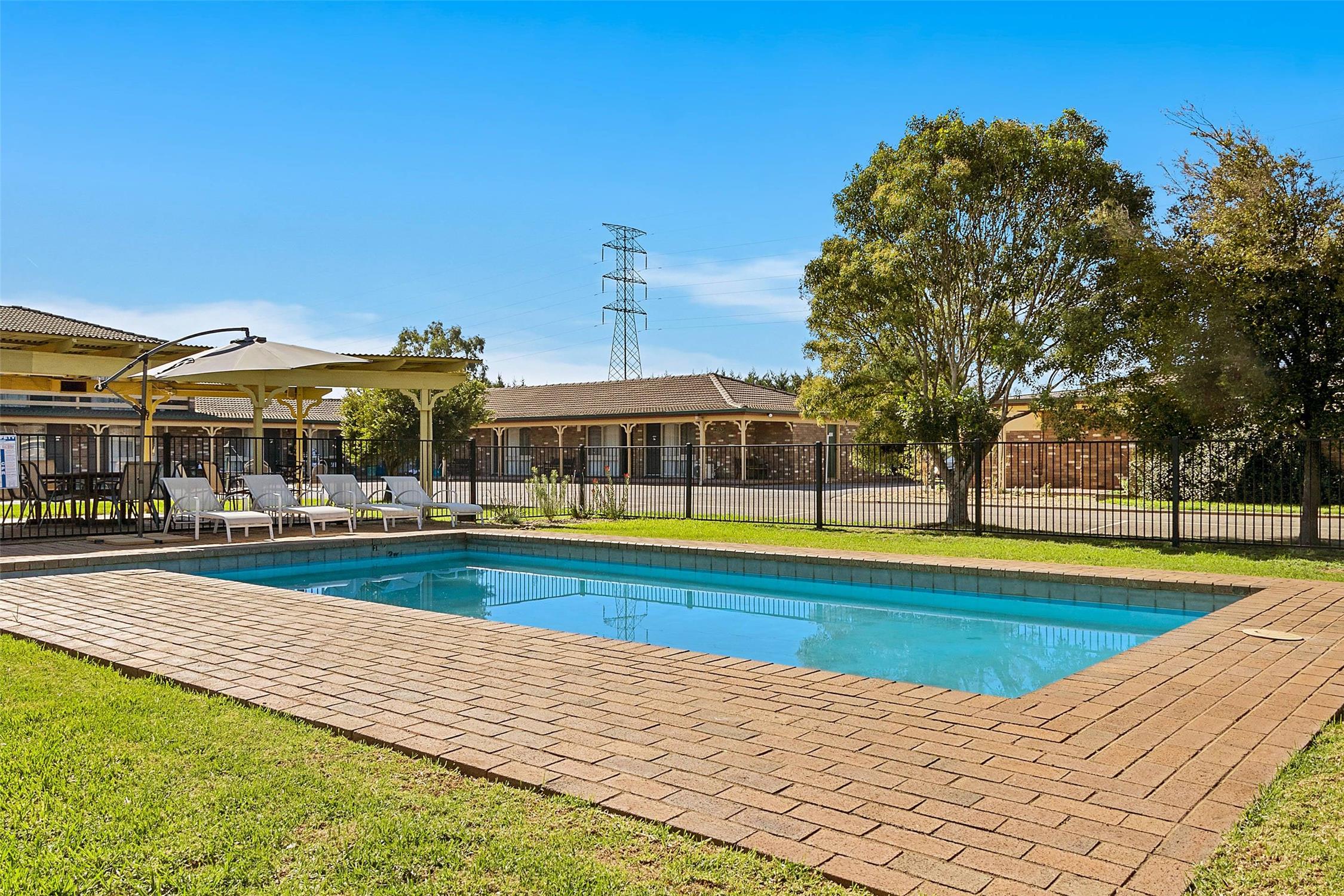Quality Inn Carriage House 43/44