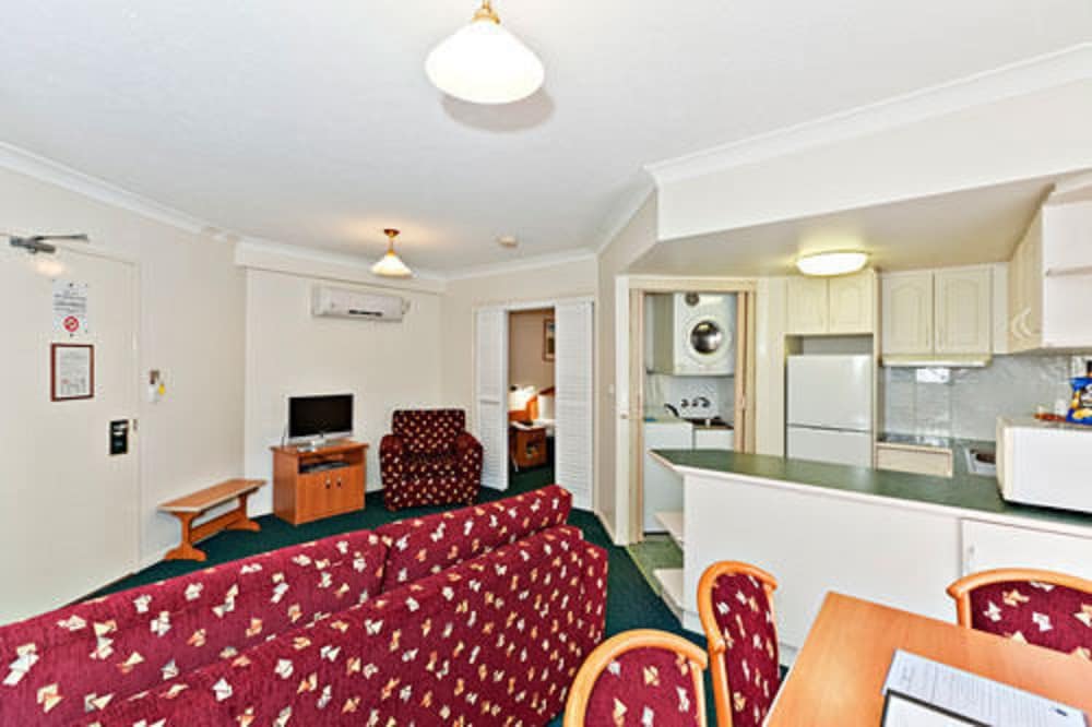 Pegasus Motor Inn And Serviced Apartments 33/47