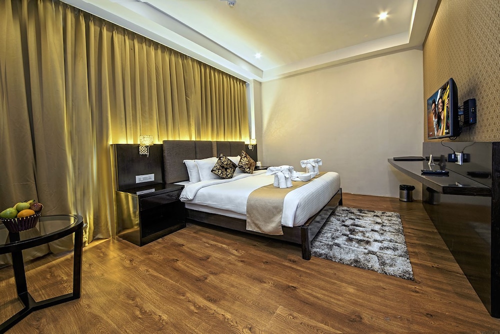 Suite, King Bed