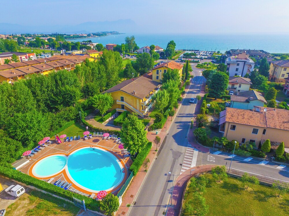 Hotel Riel 70/73