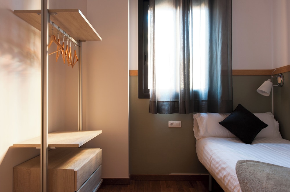 Mh Apartments Gracia 8/22