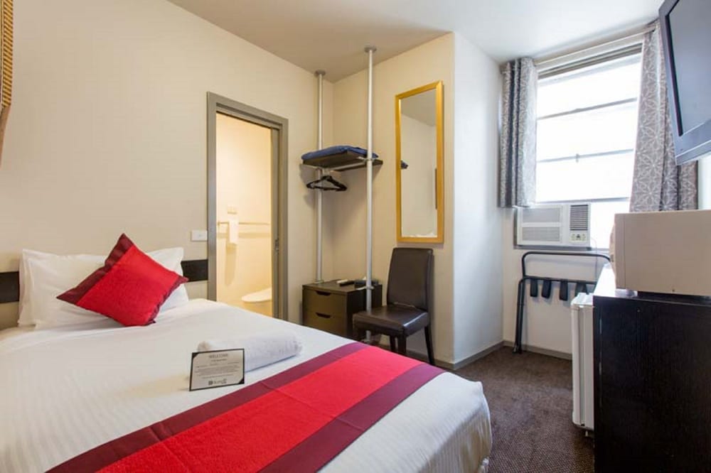 ROOM, SINGLE
