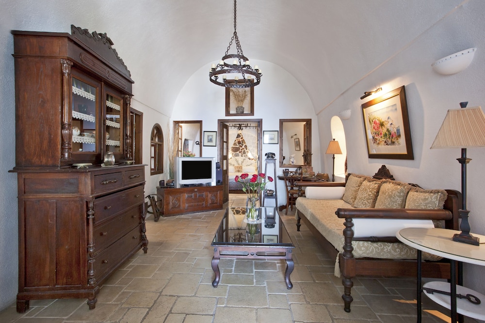 Alexander's Suites 32/68