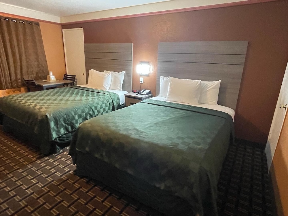 New Corral Motel 3/47