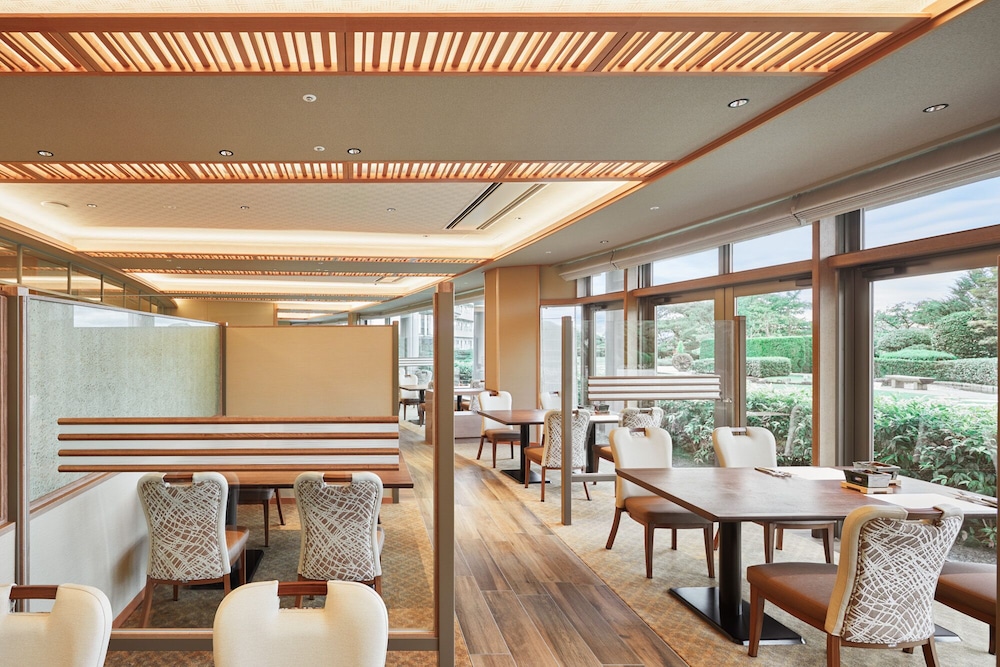 ARIMA GRAND HOTEL 40/50