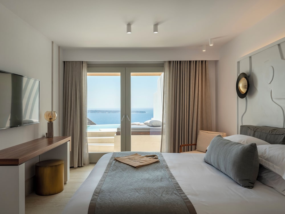 Suite, King Bed, Sunset and Sea View, Sofa, with Pool