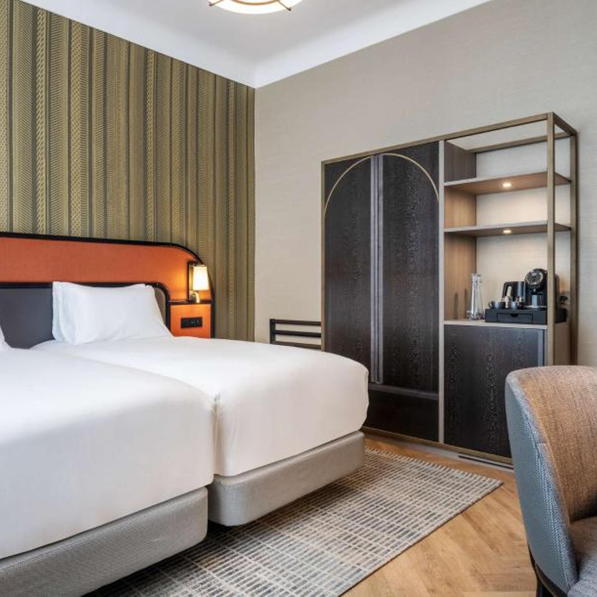 Room, Single Bed, DoubleTree by Hilton Brussels City, Belgium 2/7