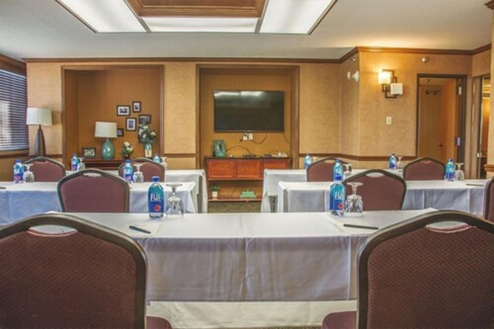 Mcm Elegante Hotel Conference Center 29/47