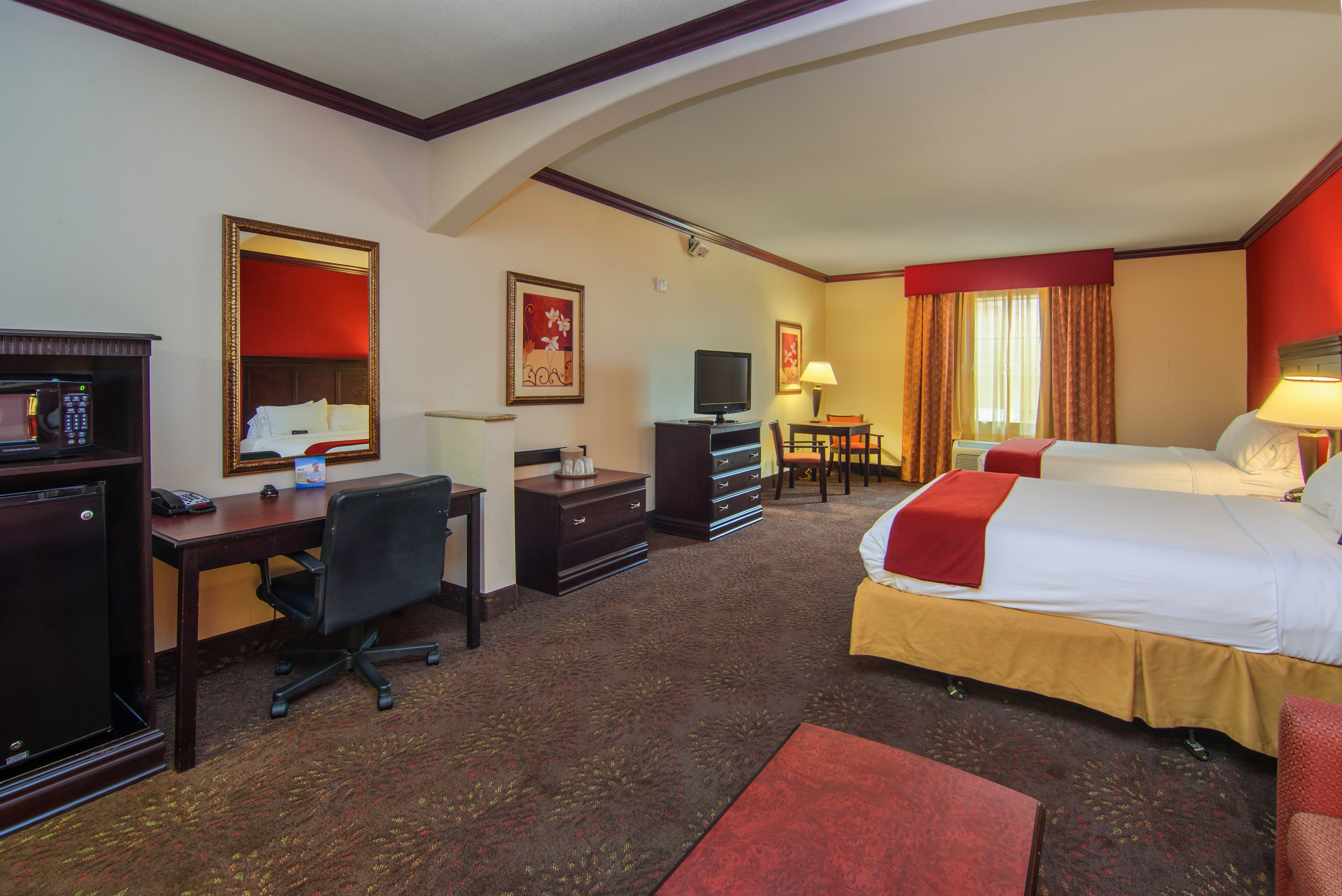 جناح بسريرين كوين، Holiday Inn Express Hotel Suites Terrell 2/3