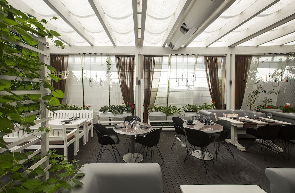 Flowers Hotel 42/70