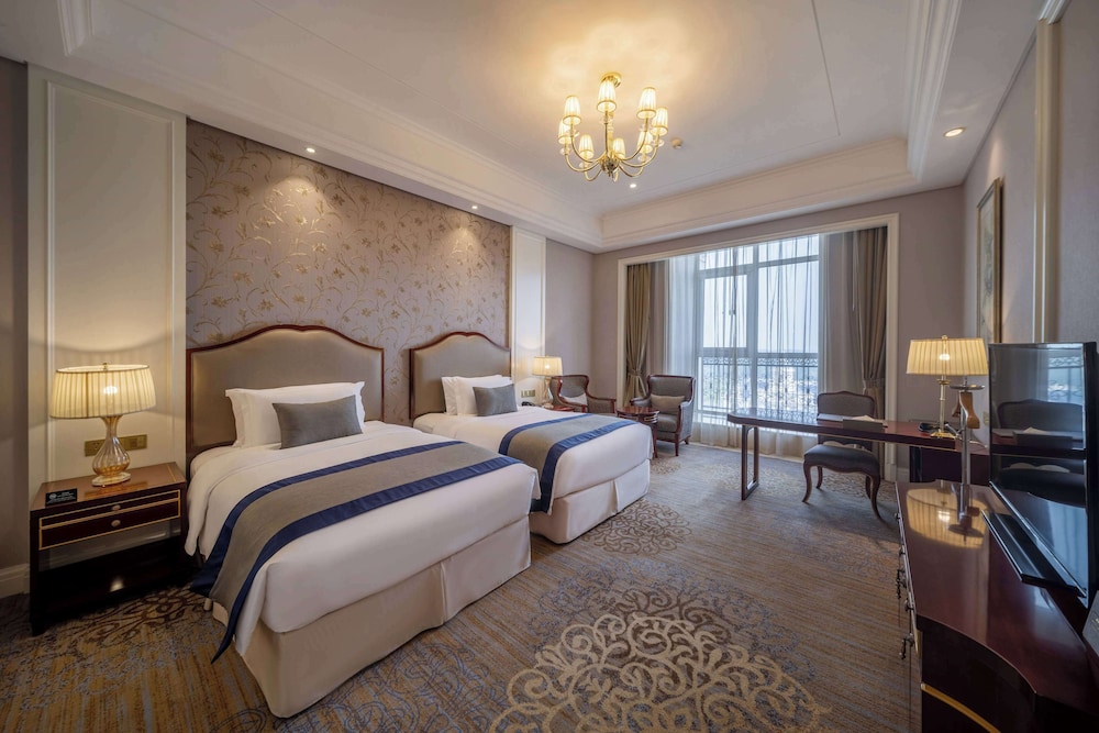DELUXE, EXECUTIVE, TWIN BEDS