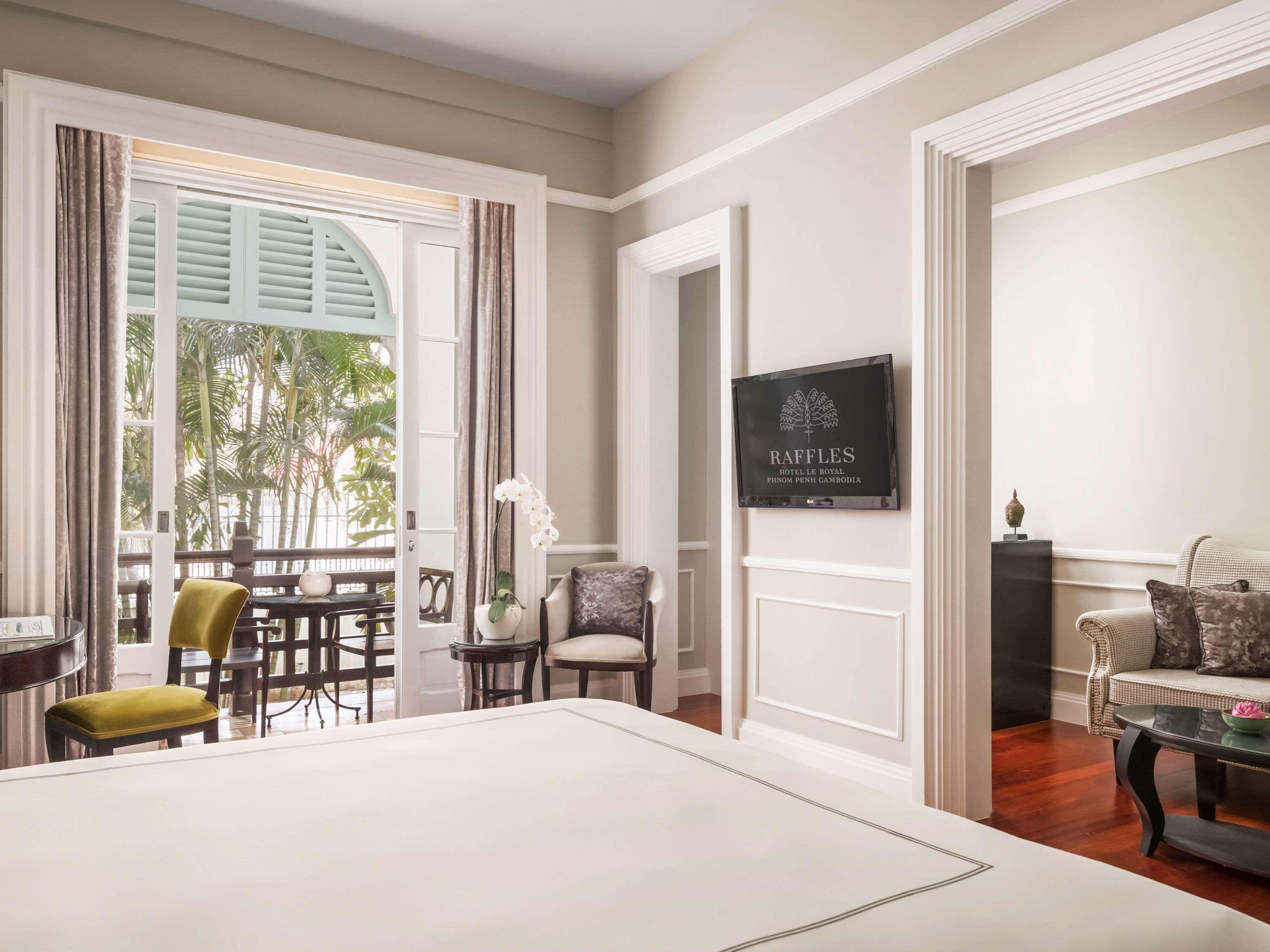 Suite, King Bed, Raffles Hotel Le Royal 3/6
