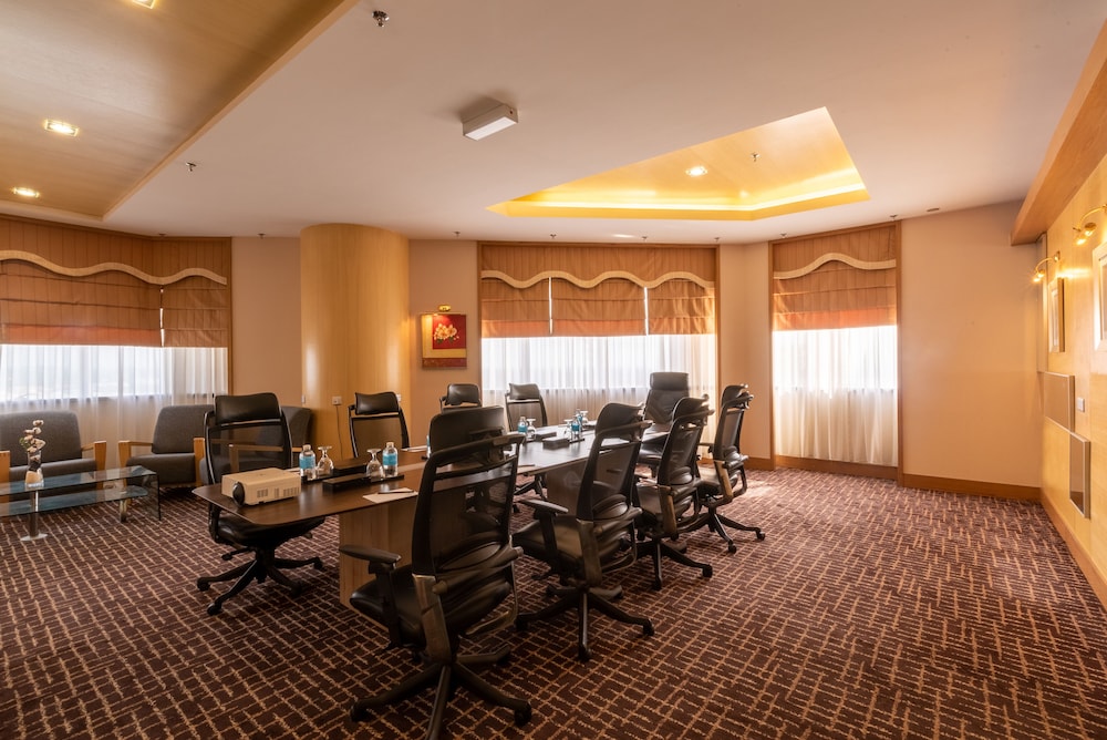 New World Suites 42/43