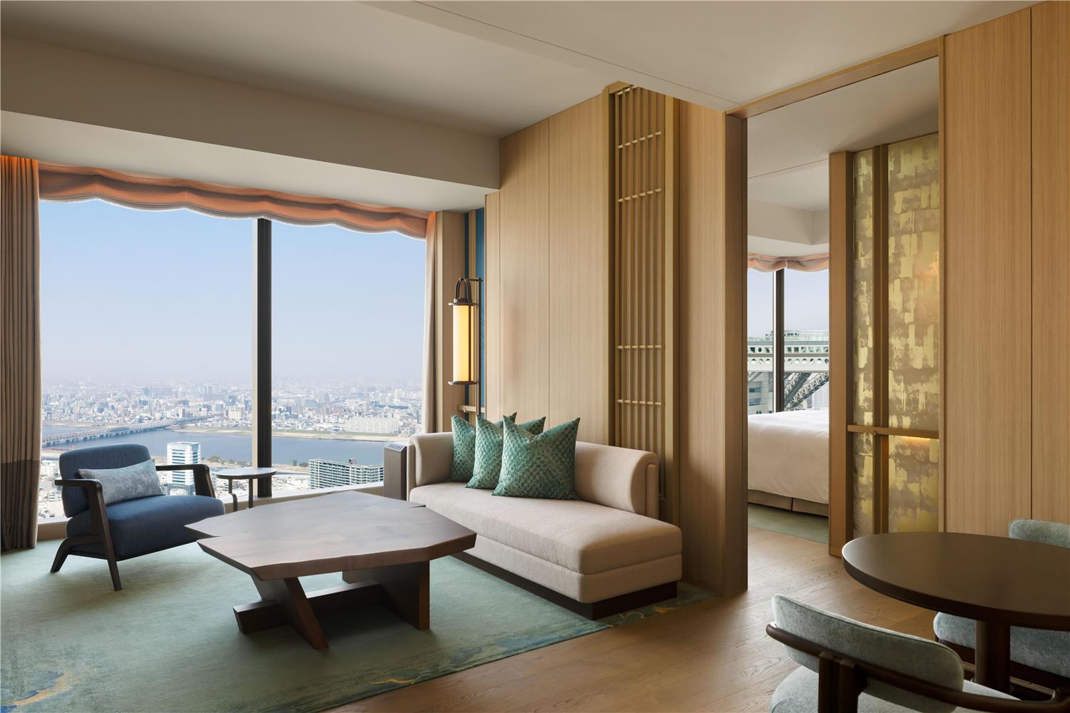 2 Bedrooms, Suite, King Bed, 2 Queen Beds, Corner