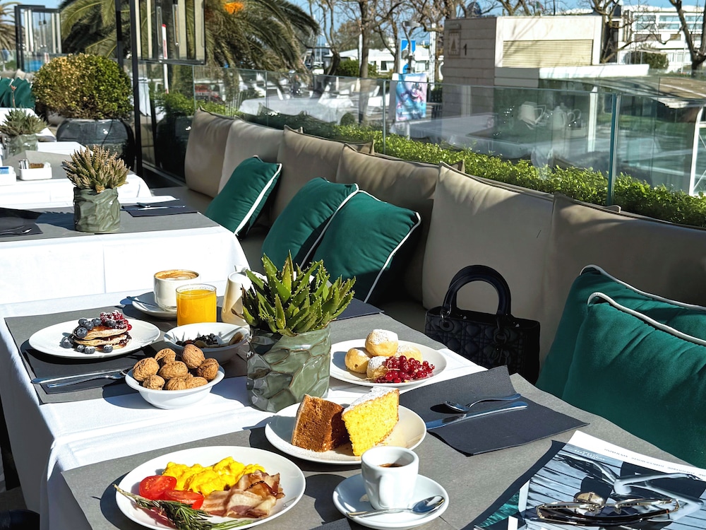 Lungomare Hotel 33/50