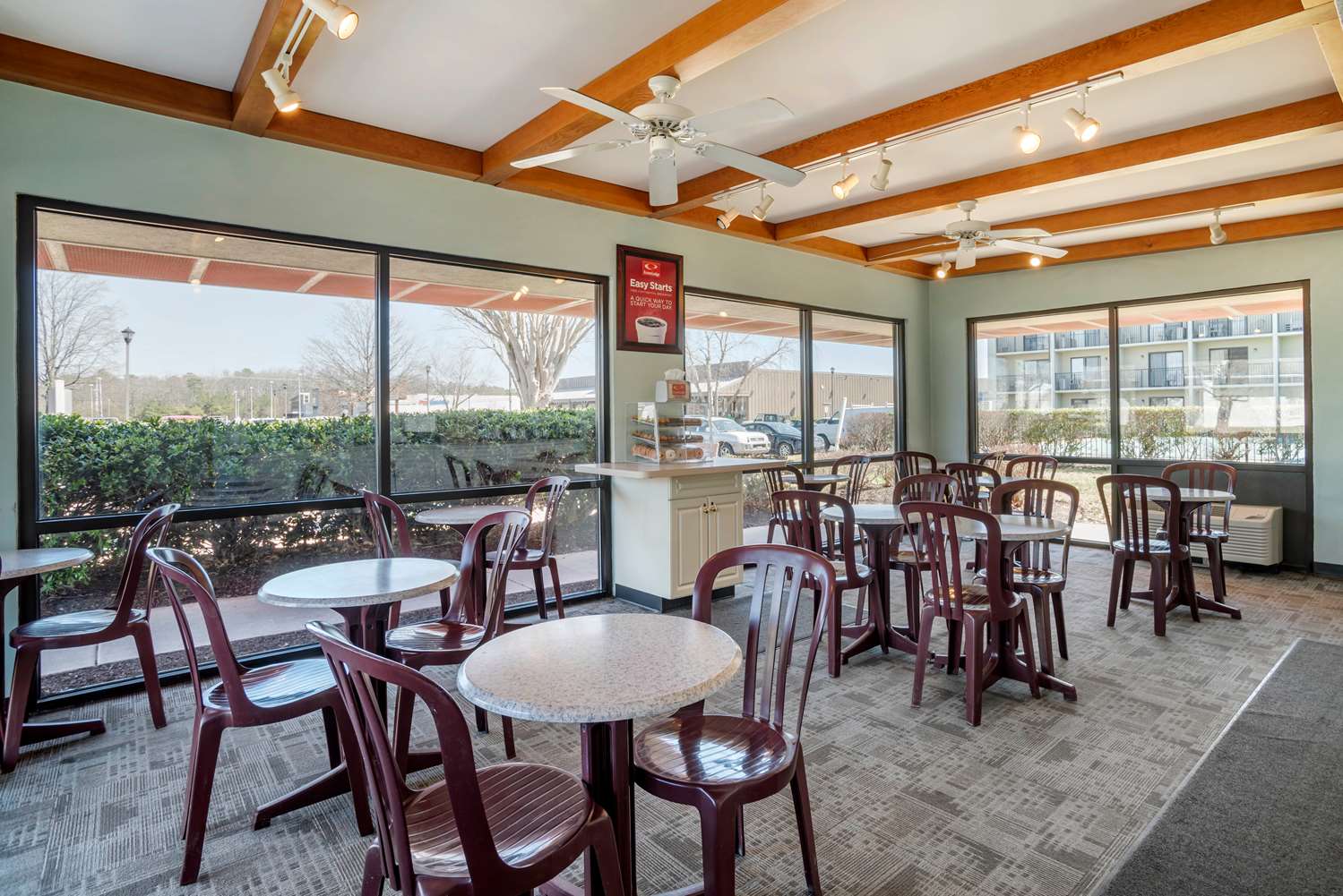 Econo Lodge Inn and Suites Resort Rehoboth Beach 36/42