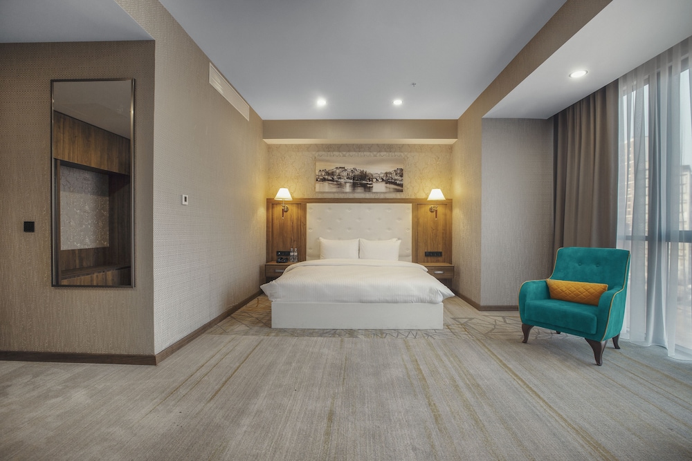 Royal Tulip Hotel and Casino Jewel 11/45
