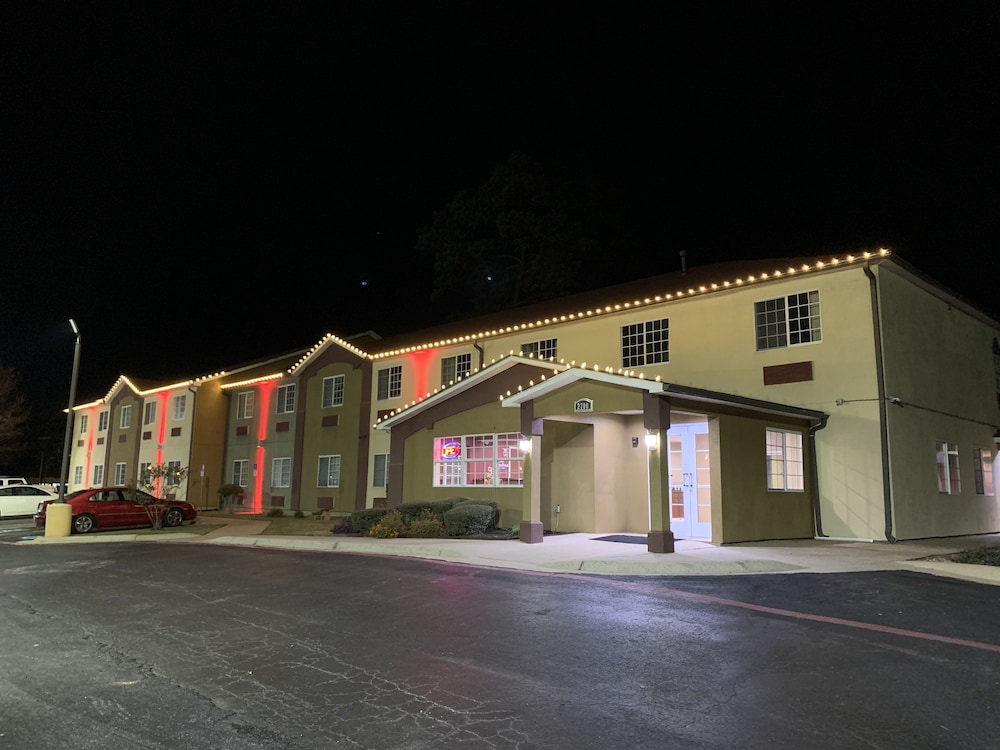 Hometown Inn Suites 7/51