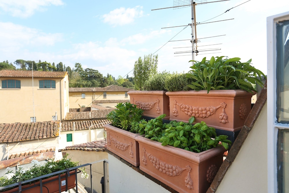 Borgo Tegolaio Terrace 1/28