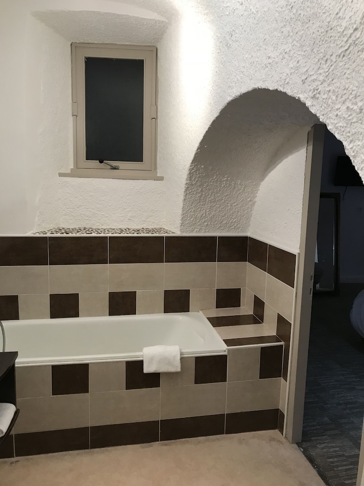 Hôtel Du Clocher 17/25