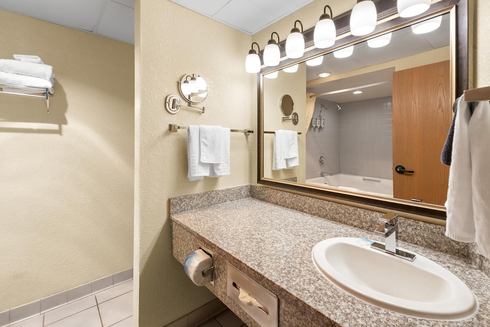 غرفة قياسية بسريرين كوين، Best Western Center Pointe Inn 6/7