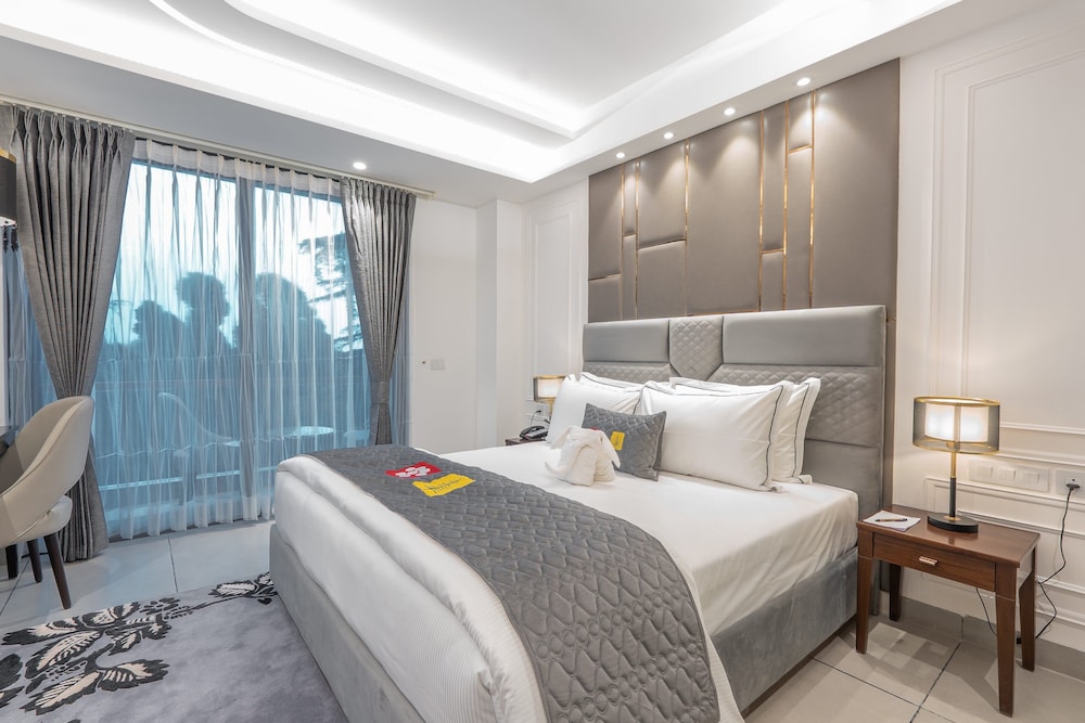 Mastiff Select Mandavya Dharamkot, McLeodganj 23/61