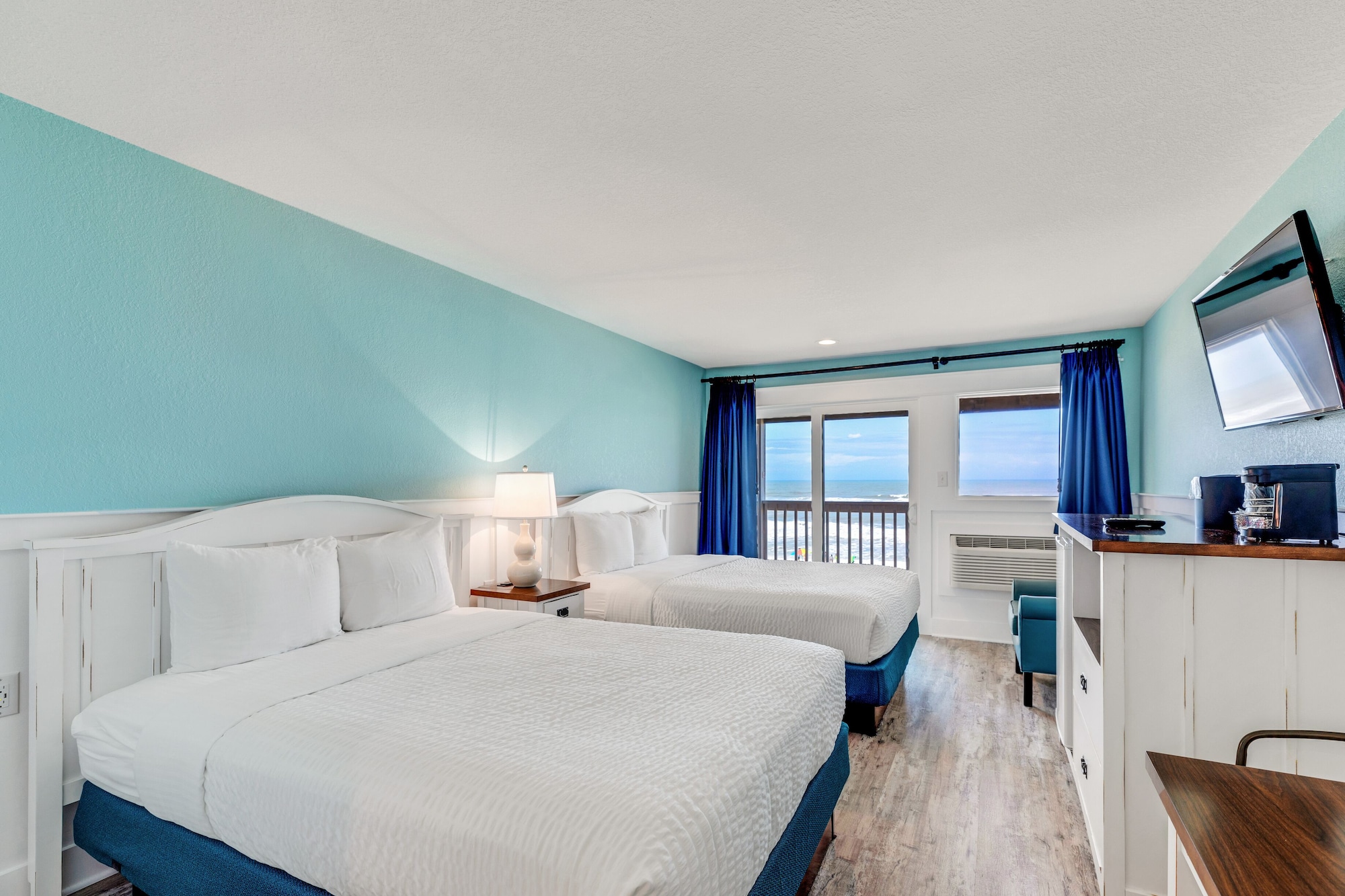 Superior, 2 Queen Beds, Beach Side, Ocean View