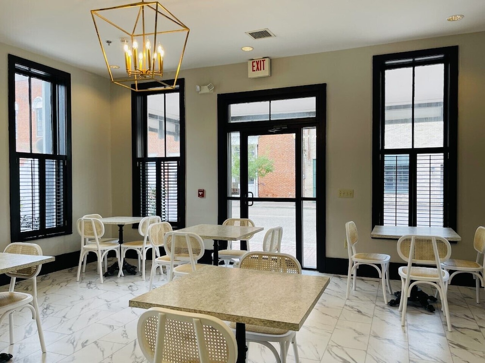 Greenville Inn Suites 46/67