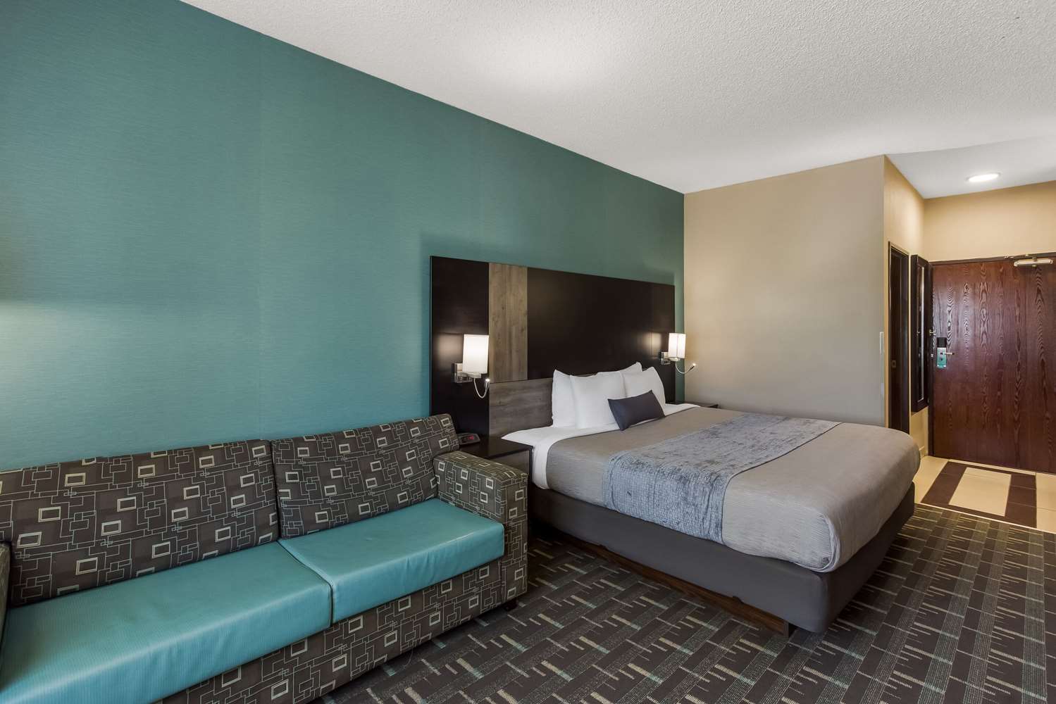 Quality Inn Galesburg near US Highway 34 and I-74 11/23