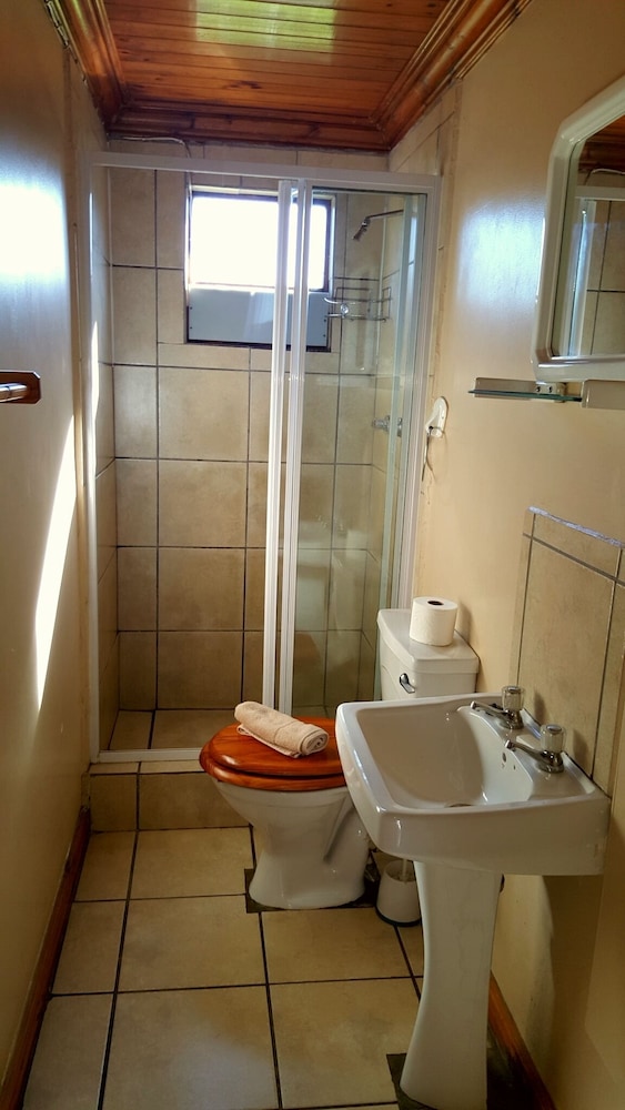 Lakeside Knysna Accomodation 38/42
