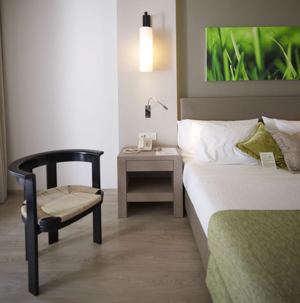 White Rocks Hotel & Bungalows 24/77