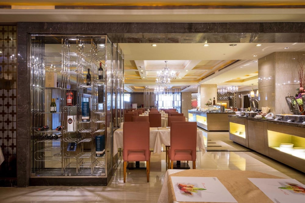 Grand View Hotel 31/34