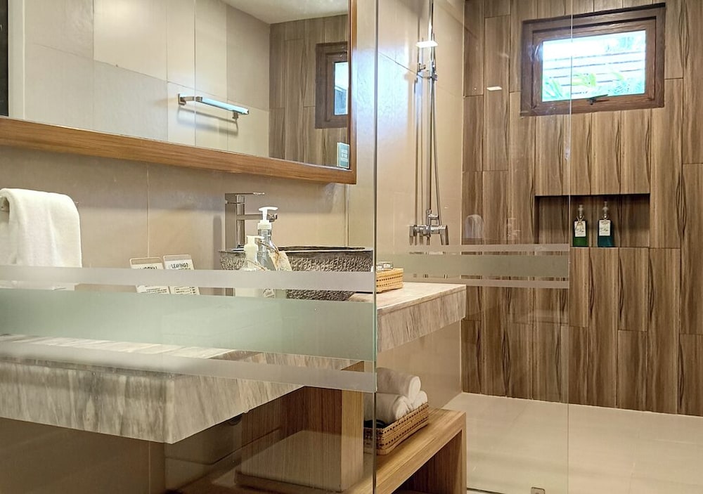 Tag Resort Coron 80/81