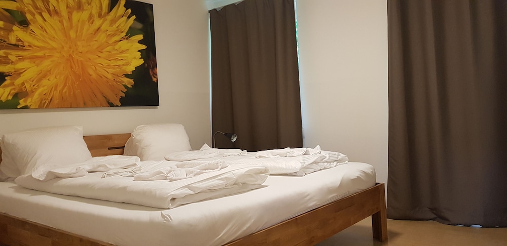 Easy Living Business Apartments 11/27