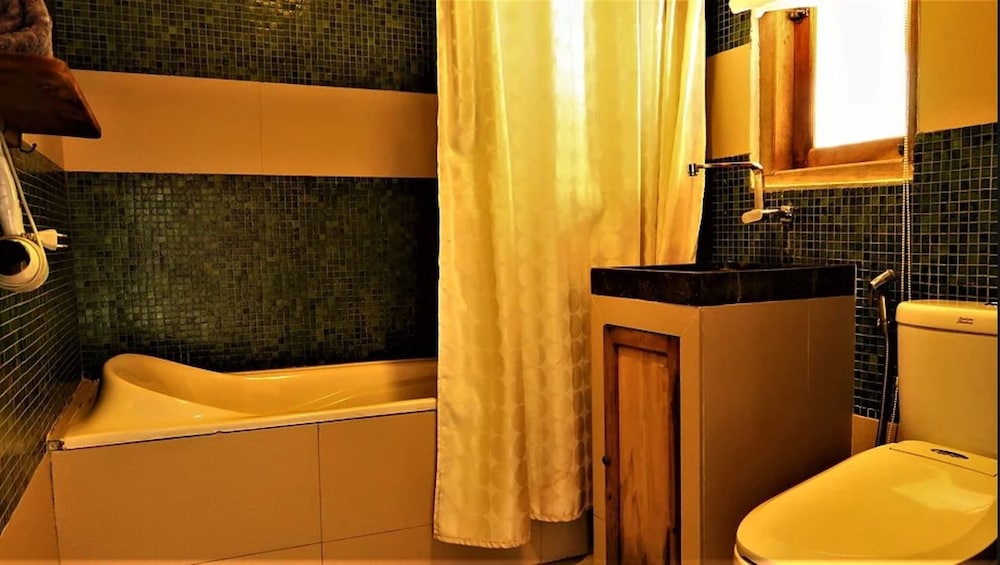 Breve Azurine Lagoon Retreat 50/50
