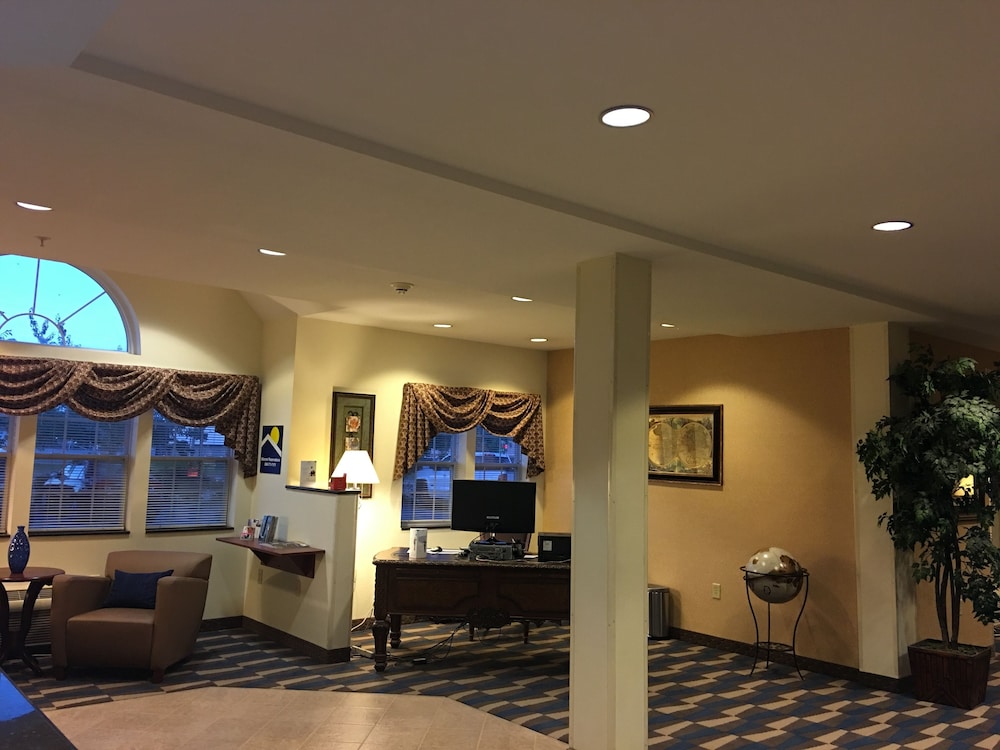 Microtel Inn & Suites by Wyndham Indianapolis Airport 28/36