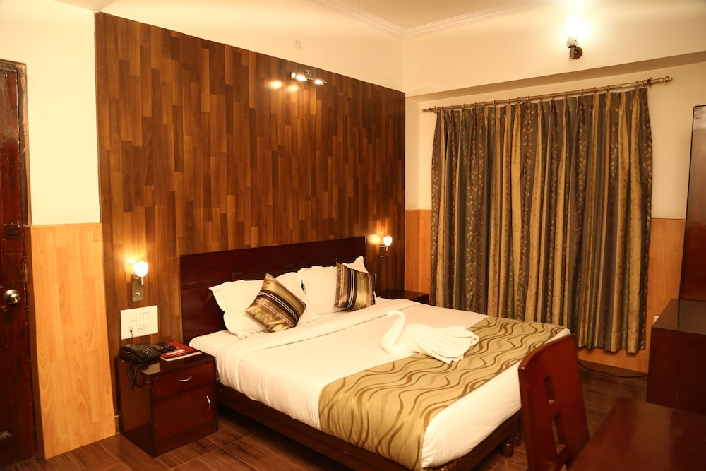 Hotel Krishna Sagar(Raj Nagar) 18/62