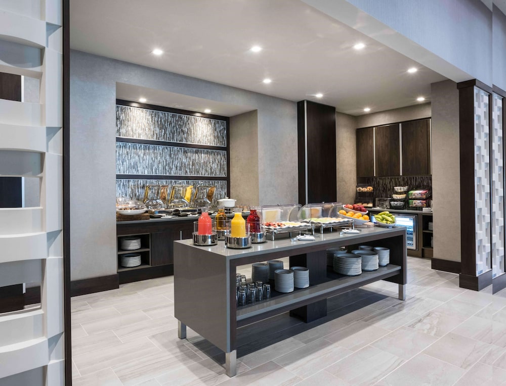 Hilton Garden Inn Foxborough Patriot Place Ma 20/56
