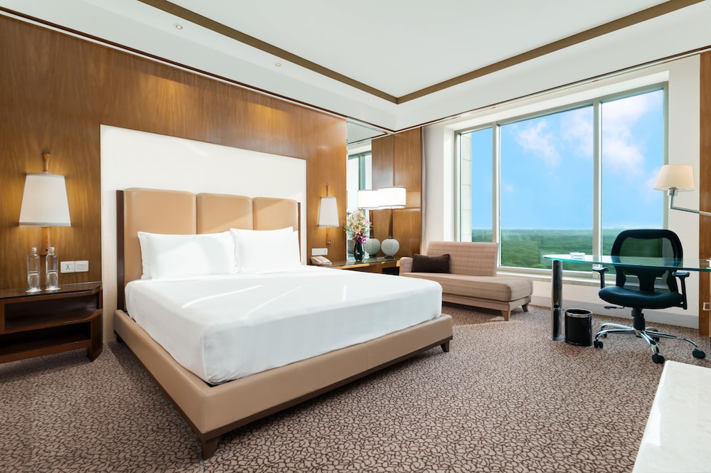 STANDARD, KING BED, CLUB LOUNGE ACCESS