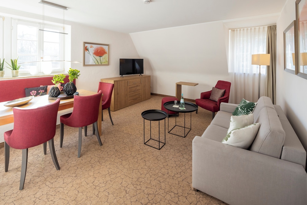 Parkhotel Schloss Hohenfeld (Parkhotel Hohenfeld) 43/65