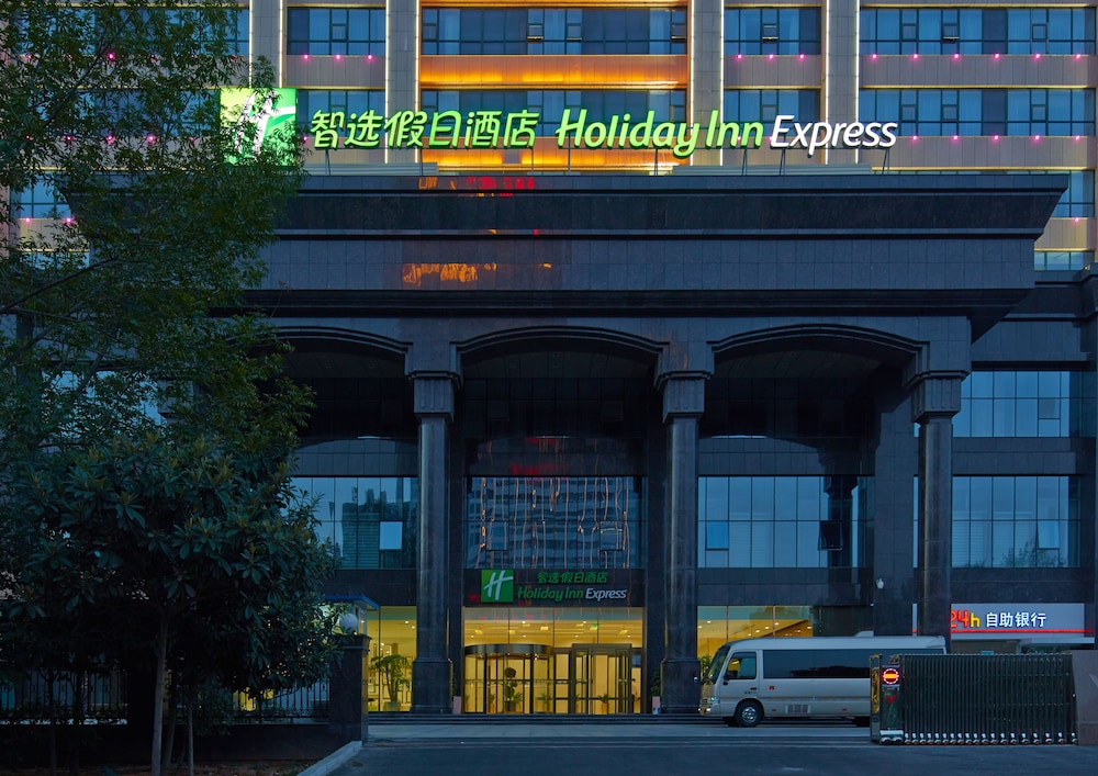 Holiday Inn Express Luoyang City Center 1/72