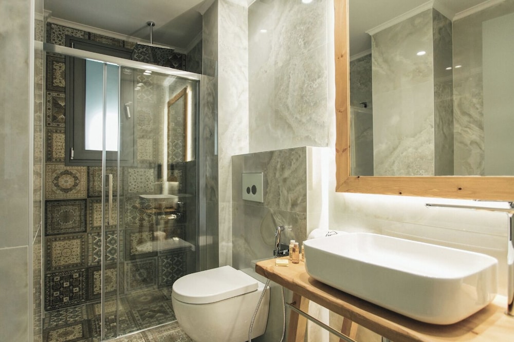 Blue Carpet Luxury Suites 49/50