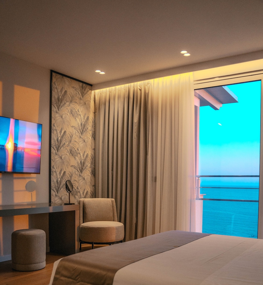 Majestic Hotel 20/50